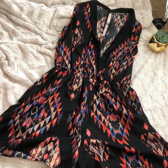 Cute triable print romper. - Picture 4 of 4